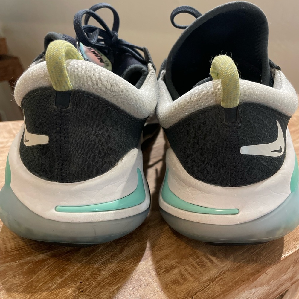 Nike Joyride - Black and White Running Shoes with Teal Highlights - Picture 4 of 9